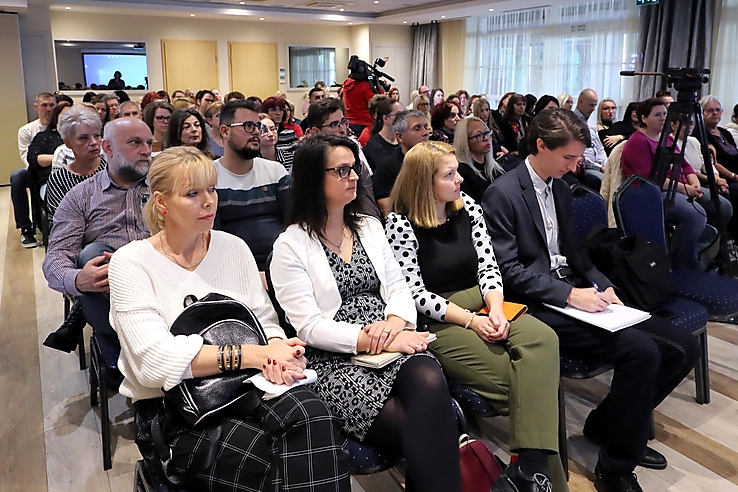 Foglalkoztatással a szegénység ellen - Szakmai találkozón egyeztettek a miskolci szociális szakemberek a szegénység elleni új módszerekről