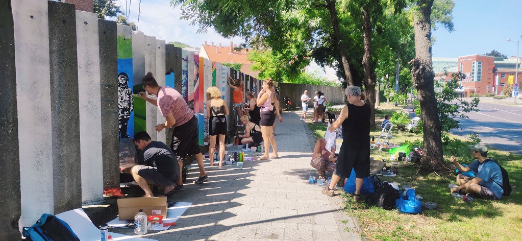 Ha színes a kerítés, szívesebben sétálunk arra, nemde?