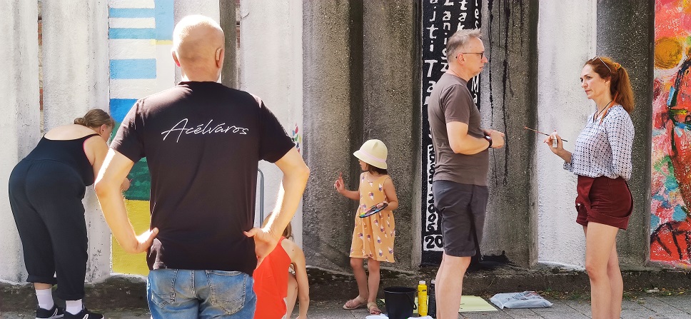 Ha színes a kerítés, szívesebben sétálunk arra, nemde?