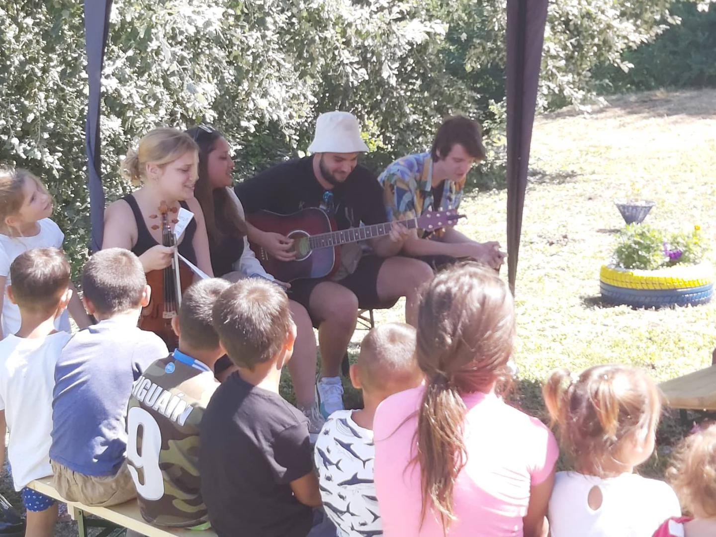 Színház és koncert a flaszteren