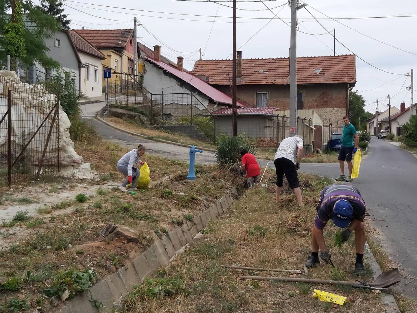 Sikeres volt a tetemvári szemétszedési akció: több zsák szemetet gyűjtöttek össze a helyi lakosok.