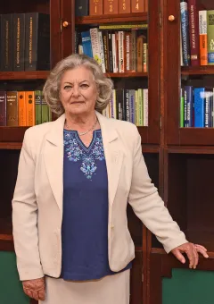 dr. Várhelyi Krisztina